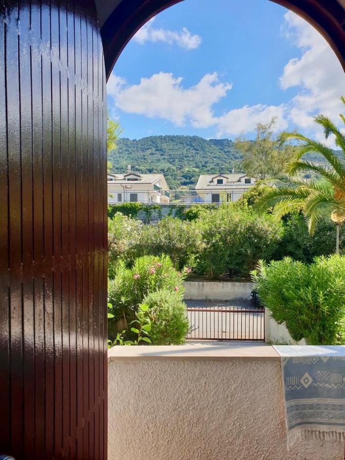Vista Mare Su Tre Piani Con Giardino Villa Falerna Ngoại thất bức ảnh